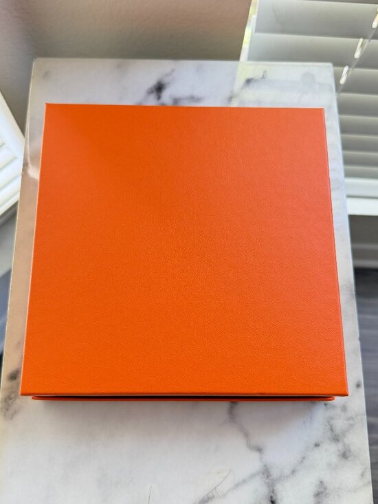 Authentic Hermès Gifting Set Orange Box 7.5" x 7.5” Tissue Paper Dustbag 13"x6" - Picture 4 of 9